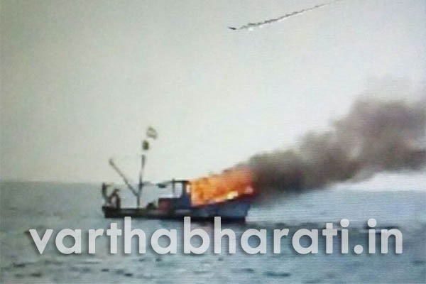 ಹೊನ್ನಾವರ: ಮೀನುಗಾರಿಕೆಯಲ್ಲಿ ತೊಡಗಿದ್ದ ಬೋಟ್ ಗೆ ಆಕಸ್ಮಿಕ ಬೆಂಕಿ